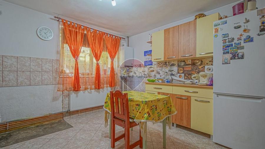 Casă individuală cu 7 camere cu Teren 533 Mp în Purcăreni
