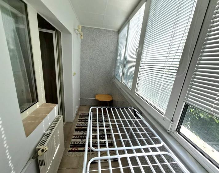 Apartament cu 3 camere decomandat, mobilat în Băneasa