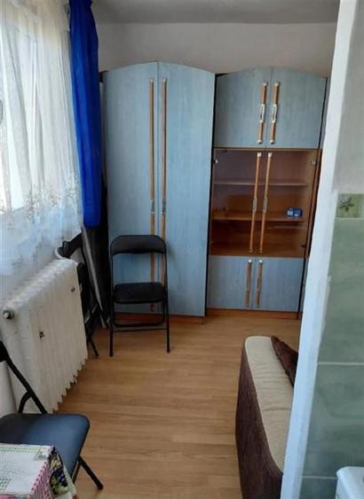 Garsonieră decomandată în Valenta