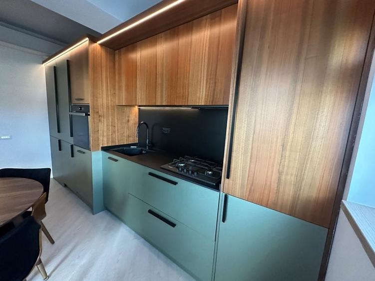 Apartament cu 3 camere decomandat în Exterior Vest