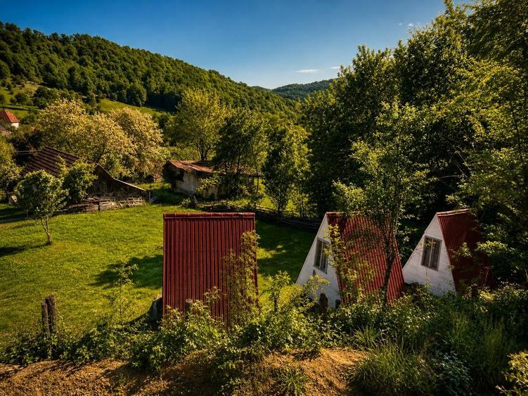 P. Fizica inchiriez casa+curte pentru grupuri pe termen scurt. - 7