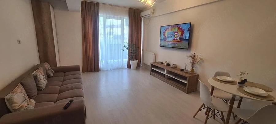 Casă cu 2 camere decomandat în Casa de Cultură
