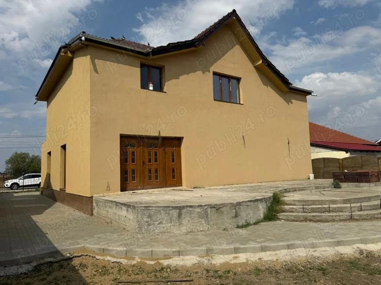 Casă cu 5 camere cu Teren 788 Mp în Parța