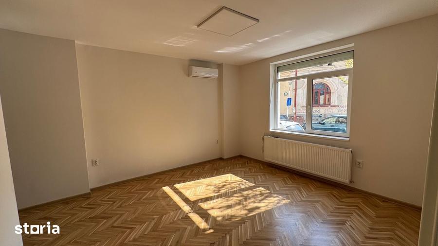 Casă cu 9 camere cu Teren 120 Mp în Cantemir