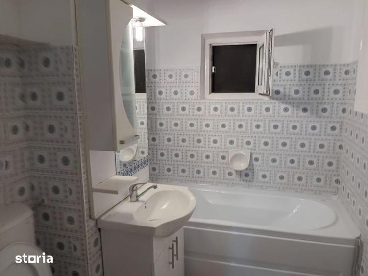 Apartament cu 3 camere în Podu Roș