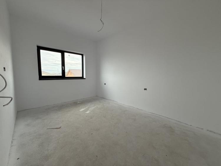 Duplex cu 4 camere cu Teren 300 Mp în Calea Urseni