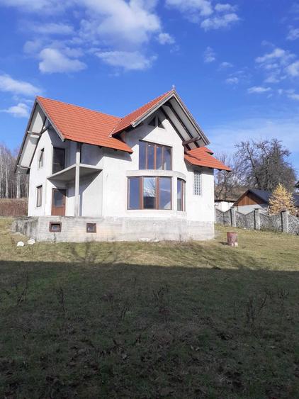 Casă cu 4 camere în Central