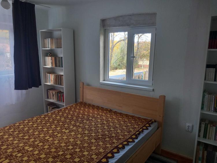 Casă cu 2 camere decomandat în Soroștin