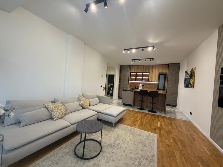 Apartament cu 3 camere decomandat în Domenii