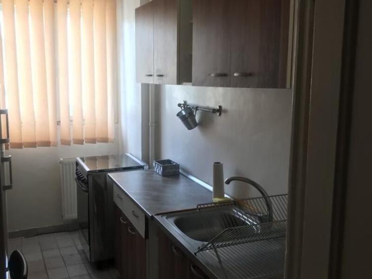 Apartament cu 2 camere semidecomandat, mobilat în Victoriei