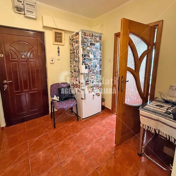 Apartament cu 4 camere semidecomandat în Micro 16