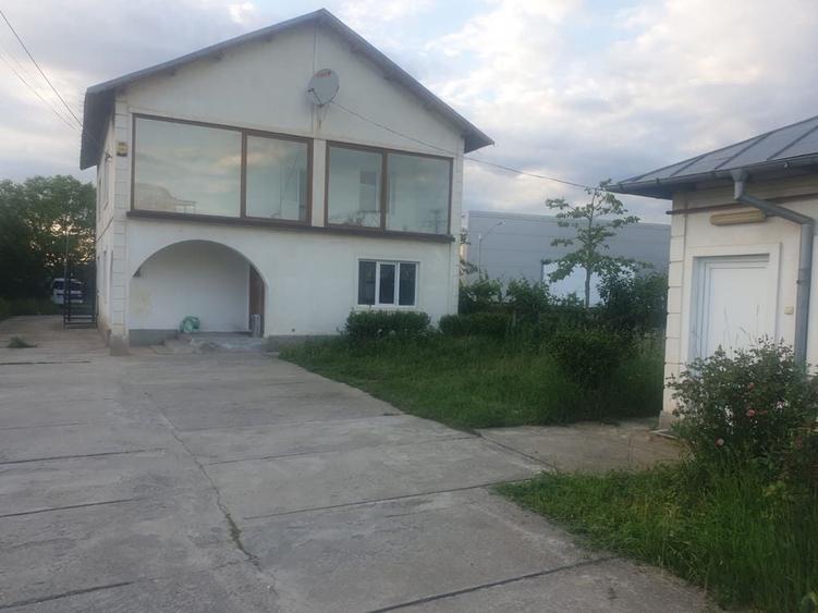 Casă cu 4 camere cu Teren 1000 Mp în Priseaca