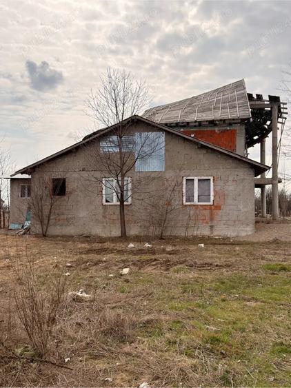 Casă cu Teren 2400 Mp în Potârnichești
