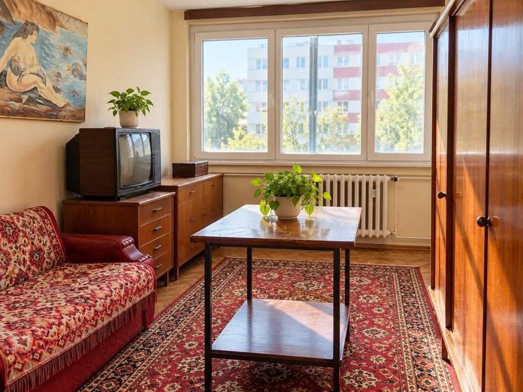 Apartament cu 3 camere semidecomandat în Ștefan cel Mare