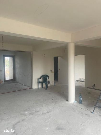 Casă cu 5 camere cu Teren 700 Mp în Garoafa
