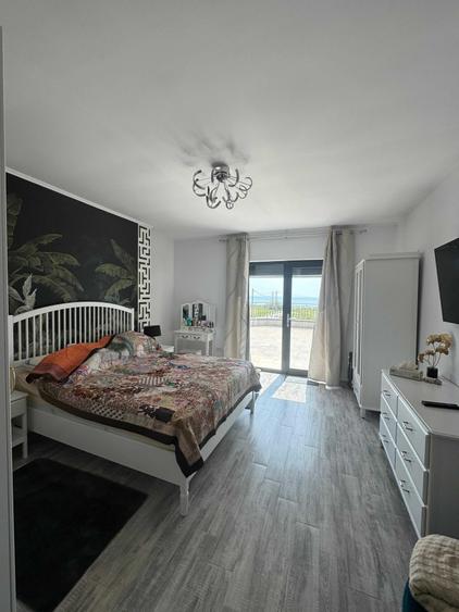Apartament cu 4 camere decomandat, mobilat în Exterior Vest