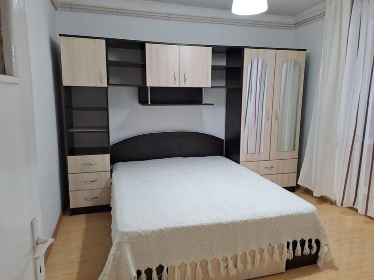 Apartament cu 2 camere semidecomandat în Calea București