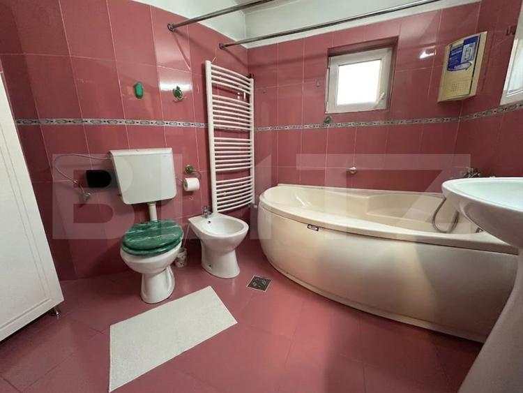 Apartament cu 3 camere decomandat, mobilat în 22 Decembrie