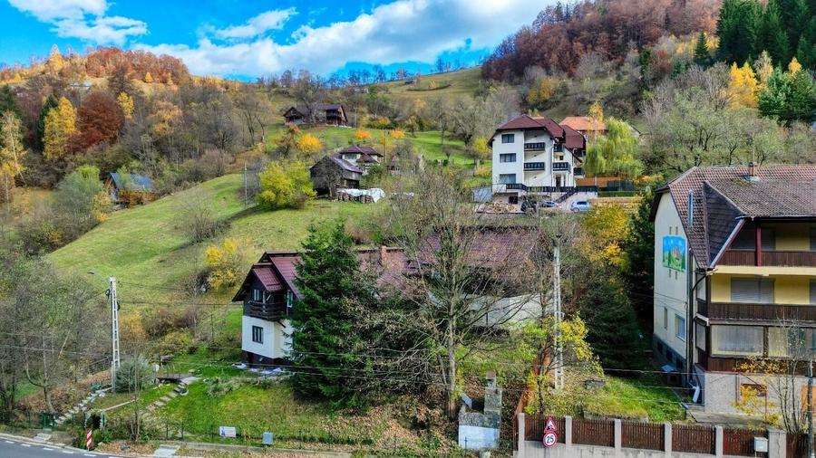 Casă cu 4 camere în Moieciu