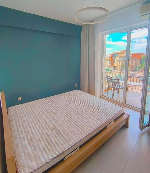Apartament cu 3 camere semidecomandat, mobilat în P-ța Romană