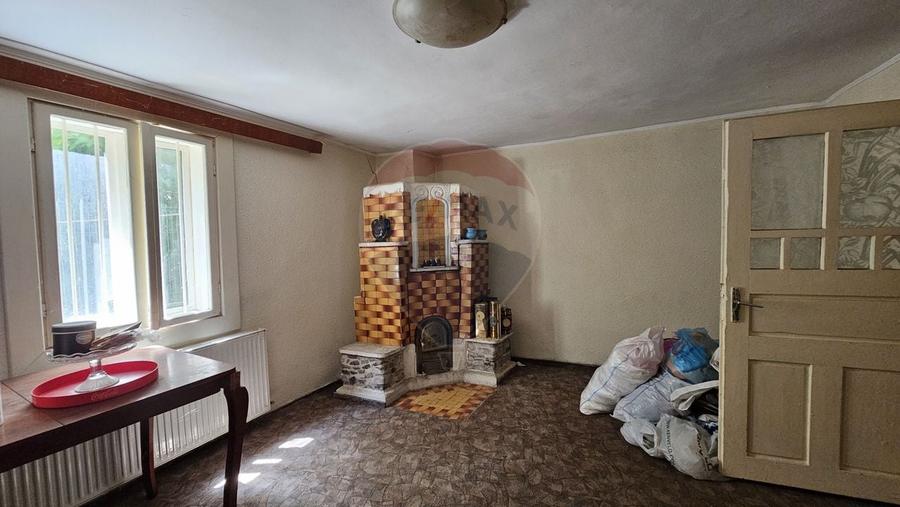 Casă individuală cu 4 camere cu Teren 680 Mp în Central