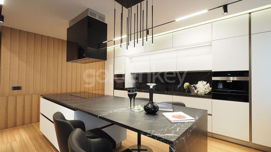 Penthouse cu 4 camere decomandat, mobilat în Primăverii