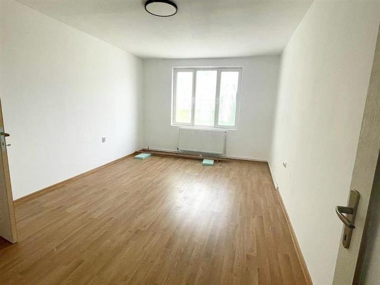 Apartament cu 3 camere circular în Astra