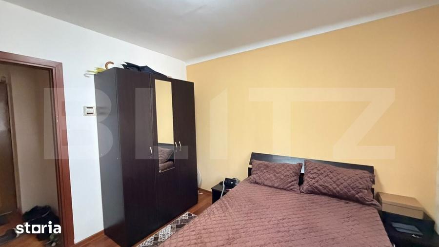 Apartament cu 3 camere semidecomandat în Craiovița Nouă