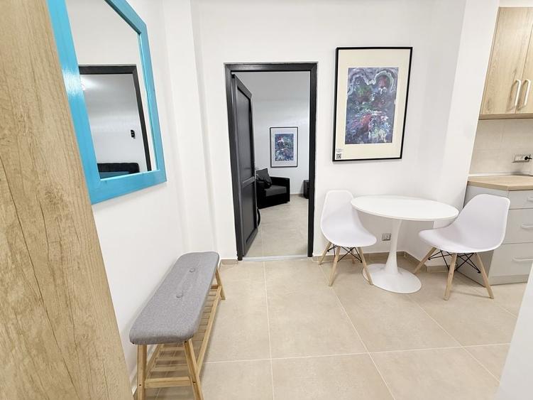 Apartament cu 2 camere decomandat în Rovine