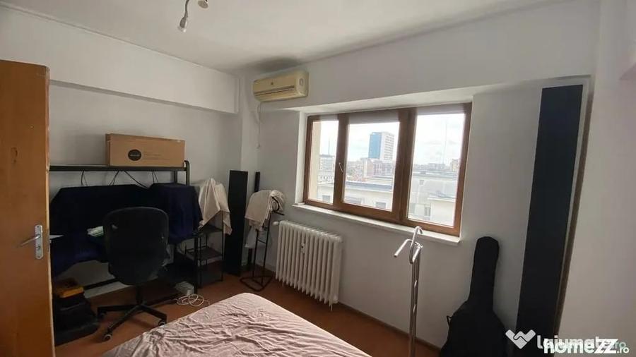 Apartament cu 4 camere decomandat în Romană