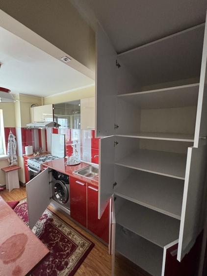 Apartament cu 2 camere semidecomandat în Craiovița Nouă