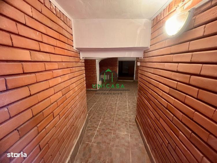 Casă cu 4 camere în Poenari
