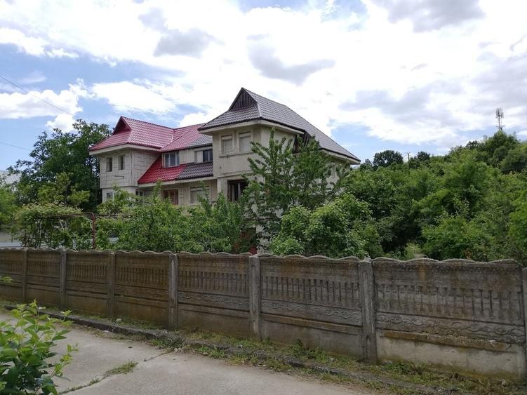 Casă cu 4 camere în Scornicești