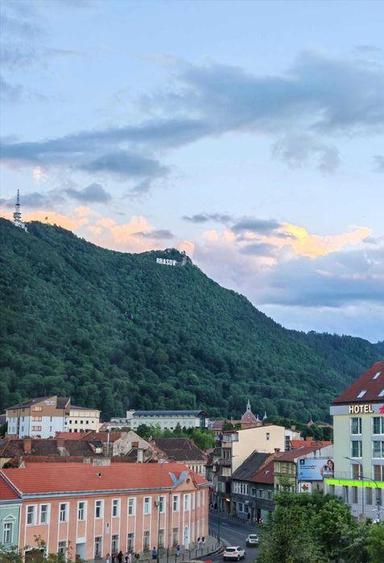 Apartament cu 4 camere decomandat în Brașovul Vechi