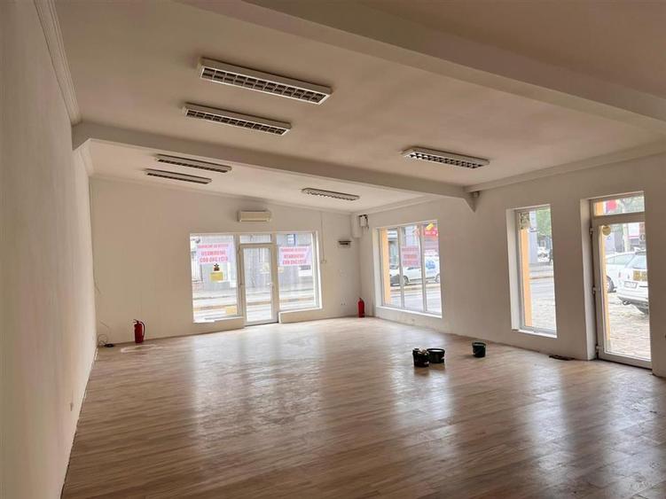 Spațiu comercial, de 89 mp, în Decebal