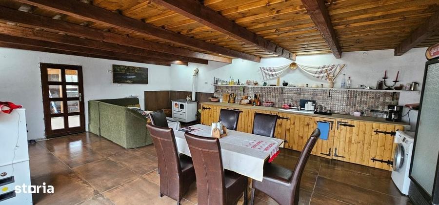 Casă cu 4 camere semidecomandat în Zece Hotare