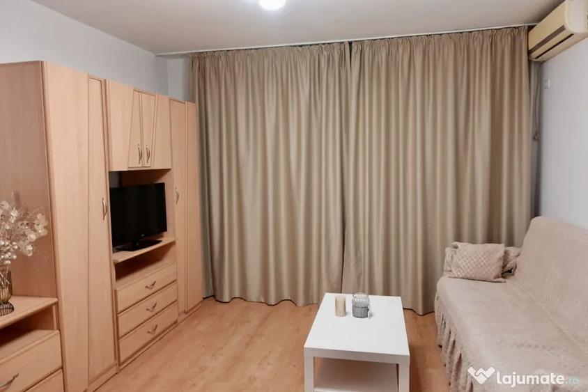 Apartament cu 3 camere semidecomandat în Nord
