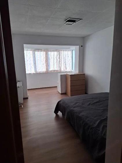 Apartament cu 3 camere semidecomandat în Uverturii