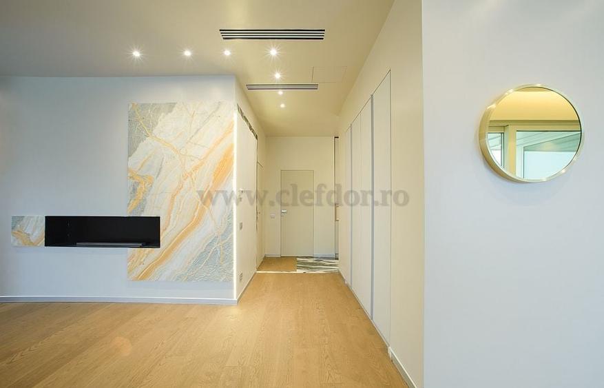 Apartament cu 5 camere decomandat, mobilat în Pipera