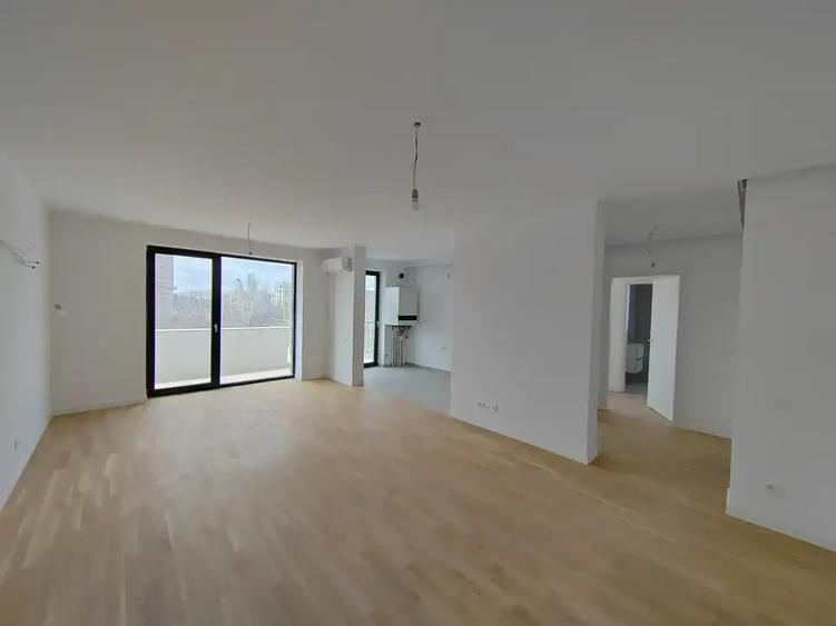 Apartament cu 3 camere decomandat în Sisești