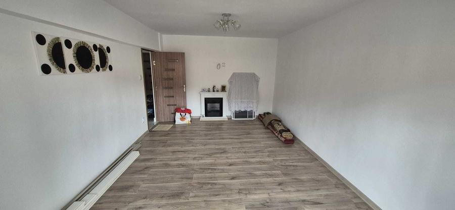 Apartament cu 2 camere decomandat în Petros