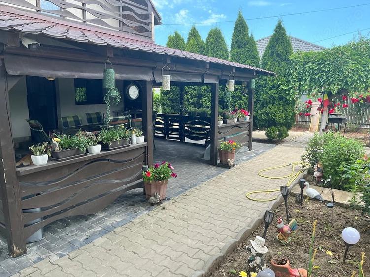 Casă cu Teren 1457 Mp în Traian