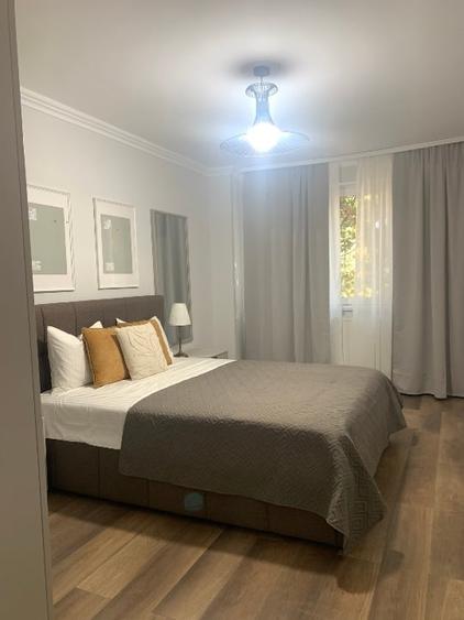 Apartament cu 3 camere semidecomandat, mobilat în Ultracentral
