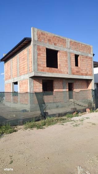 Casă cu 4 camere în Vidra