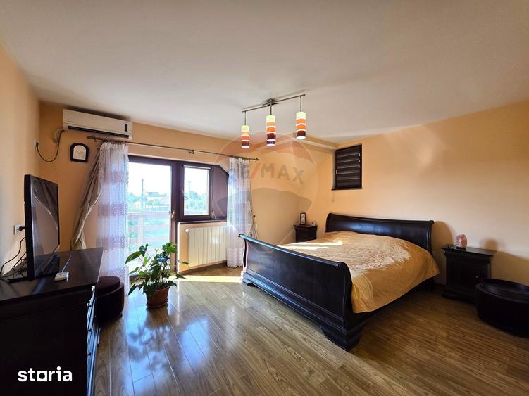 Casă cu 4 camere cu Teren 680 Mp în Costești