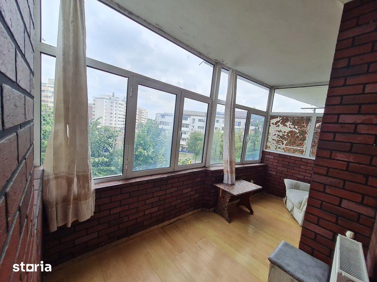 Apartament cu 3 camere decomandat în Mioriței