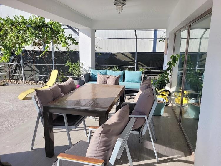Casă cu 6 camere cu Teren 1600 Mp în Isvarna