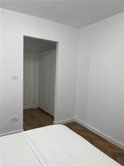 Apartament cu 3 camere semidecomandat în Titan
