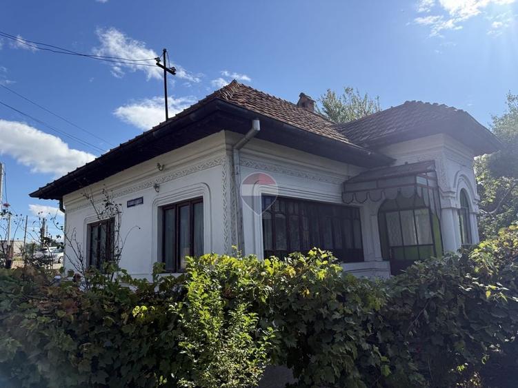 Casă individuală cu 6 camere cu Teren 433 Mp în Sud