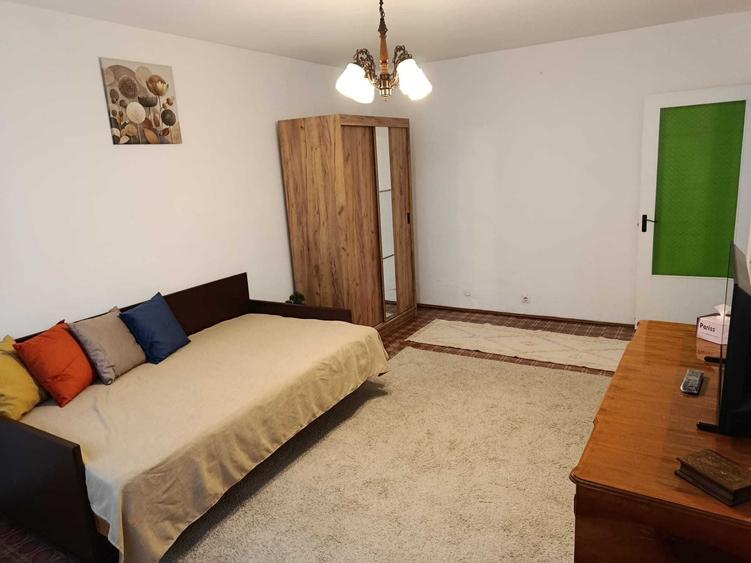 Apartament cu 2 camere decomandat în Sărari